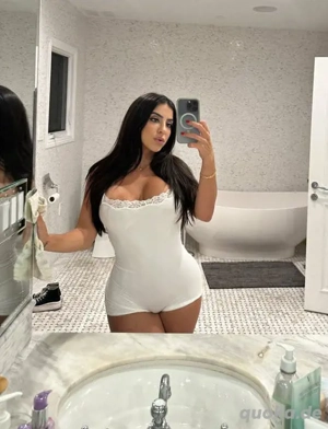 I am an escort available 