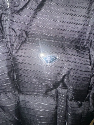 Prada Re-Nylon Kurze Doudoule Schwarz Bild 8