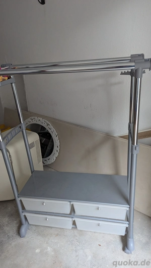 Garderobenständer mit Ablagen und Schubladen