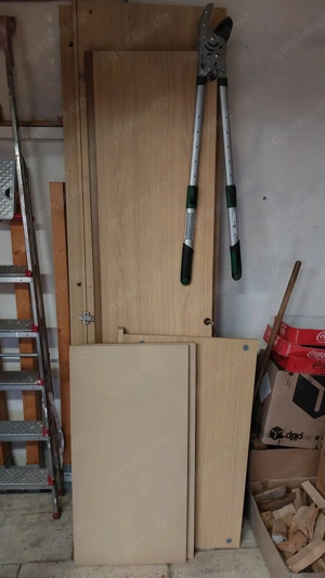 Kleiderschrank zu verschenken 