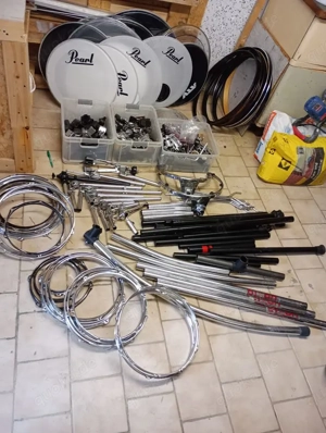  Konvolut an Schlagzeug Ersatzteilen.