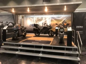Mercedes-Benz Event Truck- Auflieger Bild 3