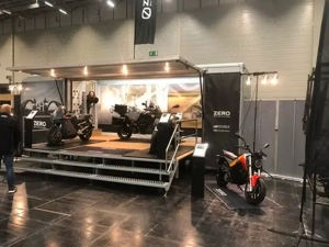 Mercedes-Benz Event Truck- Auflieger Bild 4
