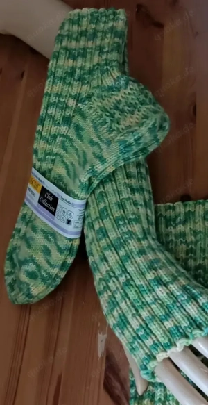 Wollige Geschenkidee im Set: Socken und Stulpen aus weicher Merinowolle