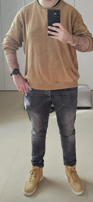 Er sucht Sie für Treffen oder mehr. 