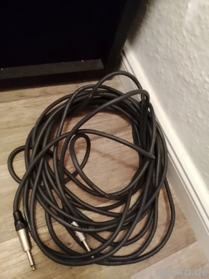 E-Gitarre Gitarren kalbel und Verstärker 