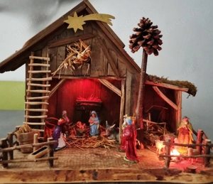Weihnachtskrippe , handgefertigt, mit Beleuchtung und Figuren 80   Vhb