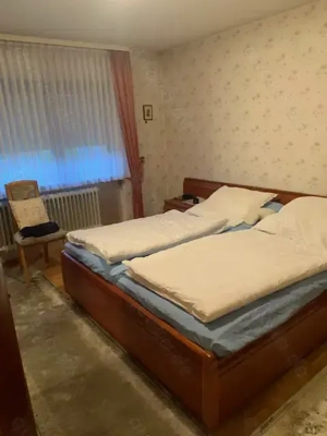 Schlafzimmer aus Kirschbaumholz