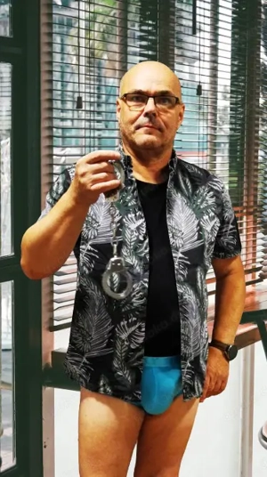 Devote Frau für ausgefallene Sexspiele gesucht 