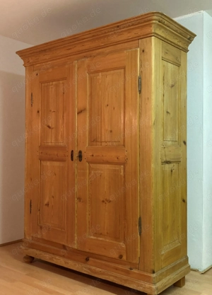 Black Friday Schnäppchen! Bauernschrank aus Massivholz 