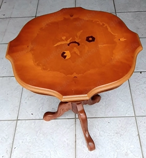 Kleiner Tisch, Beistelltisch mit Intarsien in Blumendekor, Höhe 58 cm, Durchmesser 54 cm Bild 2