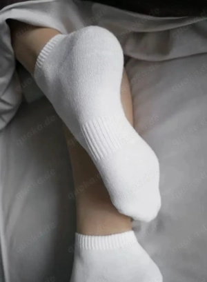 Weiße Socken getragen