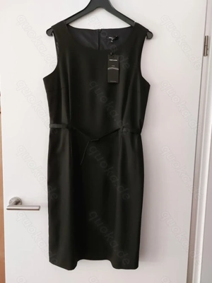 Schwarzes elegantes Etui Kleid mit schmalem Gürtel