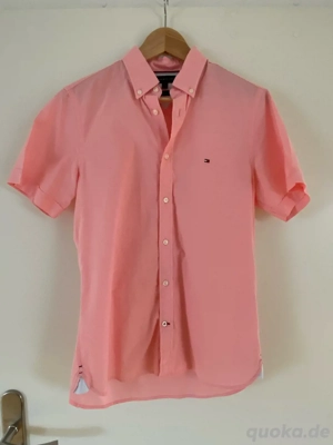 verschiedene Kleidungsstücke Jungen Herren