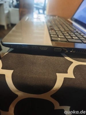 Ich verkaufe ein alten Toshiba Satellite C75-A-13R Laptop Bild 2