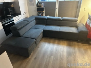 Ecksofa in Anthrazit knapp über 1 Jahr alt