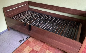 Bett mit Motor und Matratze