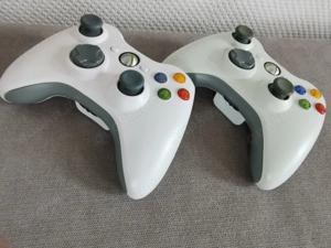 2x Original Microsoft XBOX 360 Wireless Controller in weiss