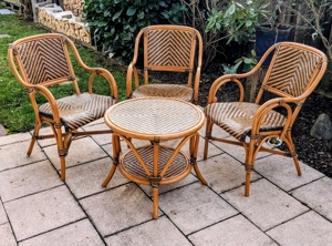 Gartenstühle mit Tisch