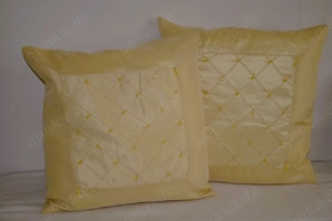 2 KIssen 38x38 gelb mit Rautenmuster und Zierperlen