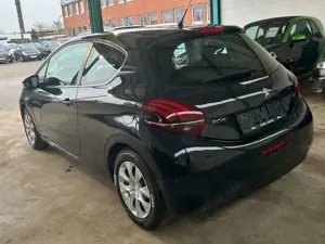 Peugeot 208 1.2 Active Bild 4