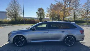 Skoda Superb Combi 2.0 TDI Sportline Pano AHK pACC StHz Bild 4