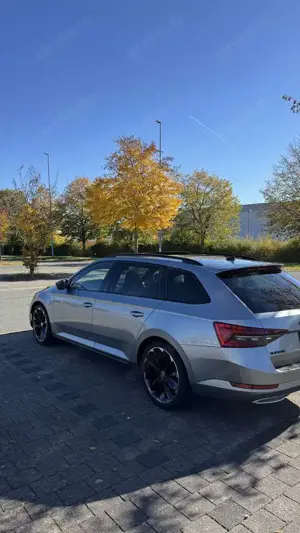 Skoda Superb Combi 2.0 TDI Sportline Pano AHK pACC StHz Bild 5