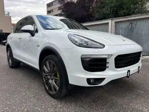 Porsche Cayenne S E-Hybrid 21" TOP ZUSTAND Bild 3