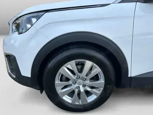 Peugeot 5008 1.2PureTech 130 Active PDC CAM AHK Bild 5