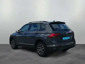 Volkswagen Tiguan Life 1.5 TSI LED ACC AHK Navi Standhz Bild 3