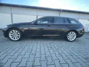 BMW 530 530d xDrive Touring TOP Zustand Bild 2