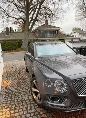 Bentley Bentayga 6.0 W12 4WD First Edition°LED°Voll° Bild 3