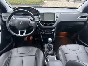 Peugeot 2008 2008 PureTech 130 Stop Bild 5