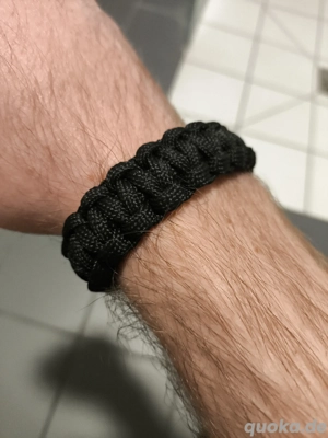 Handgemachte Paracord Armbänder in Schwarz