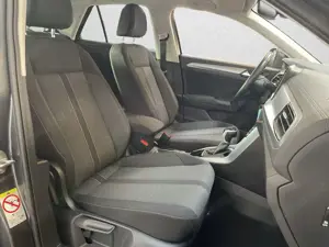 Volkswagen T-Roc Life 2.0 TDI DSG LED NAVI AHK RFK EPH Bild 4