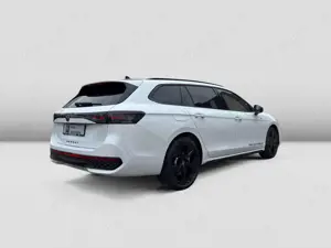 Volkswagen Passat R-Line 2,0TSI 4M 195kW PANO HK AHK STHZG Bild 4