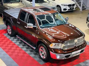 Dodge RAM 1500 5.7 HEMI Laramie 4X4 LPG Luftfederung