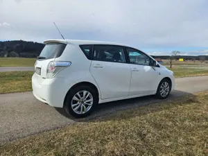 Toyota Verso Verso Diesel 2.2 D-4D Automatik Life Bild 3