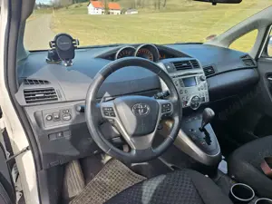 Toyota Verso Verso Diesel 2.2 D-4D Automatik Life Bild 5