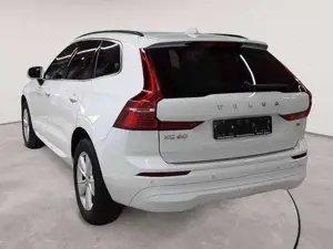 Volvo XC60 XC60 B4 D A Momentum Pro PANO AHK STH Bild 2