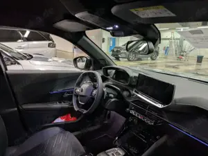 Peugeot 2008 Neuer 2008 GT HYBRID AT8 145PS *360°KAMERA* Bild 4