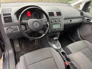 Volkswagen Touran 1.6 FSI Automatik, neue Allwetter Reifen, 5/27