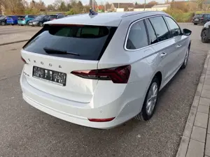 Skoda Octavia Combi 2.0 TDI DSG Style 17"+NAVI-COLUMBU Bild 5
