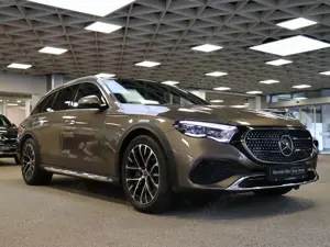 Mercedes-Benz E 220 T d 4M All Terrain AvantgardePlus/Pano/AHK Bild 3