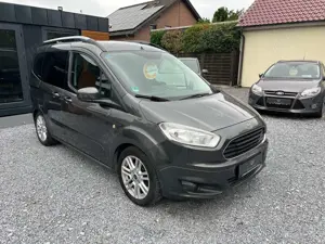 Ford Tourneo Courier Titanium inkl. GARANTIE TÜV NEU SHZ Klima PDC