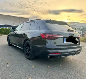 Audi A4 Avant 35 TDI S line Bild 2