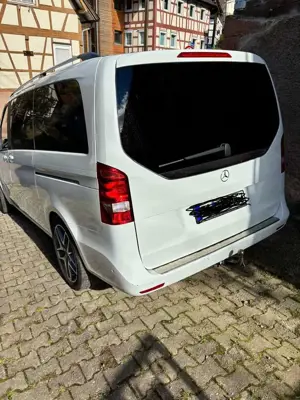 Mercedes-Benz V 220 d lang 7G-TRONIC Exclusive Bild 3