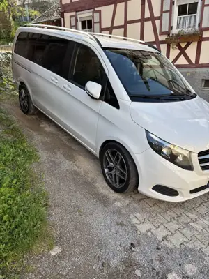 Mercedes-Benz V 220 d lang 7G-TRONIC Exclusive Bild 2