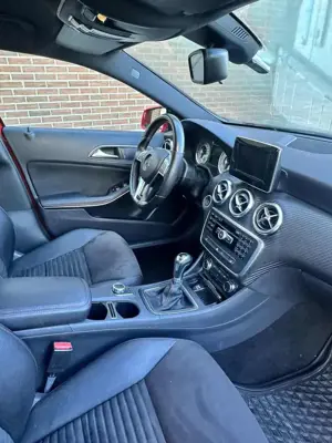 Mercedes-Benz A 180 A 180 AMG Line Bild 3