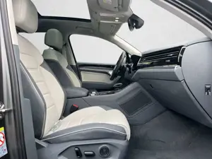 Volkswagen Touareg R-Line 3.0 l V6 TDI 4MOTION / LED / Clim Bild 4